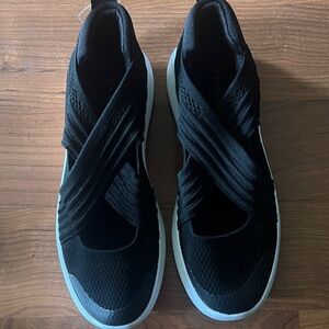 Danskin Women's Black and White Crisscross Slippers